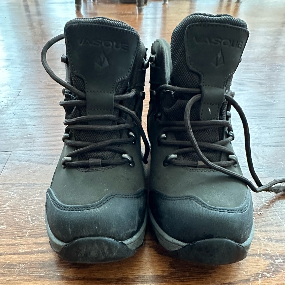 Kids hiking boots . Vasque brand size 3